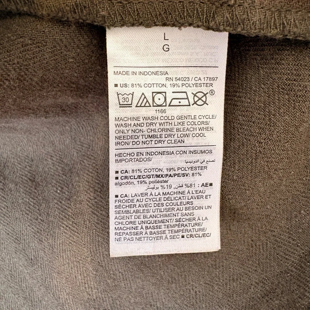 Old Navy The Boyfriend Shirt Button Down - Picture 5 of 5